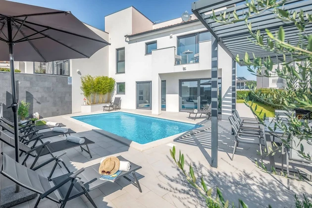 Amplia villa en venta cerca del mar en Medulin, Croacia