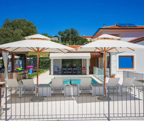 Herrliche Villa mit Pool und Landschaftsgarten, Istrien, Novigrad