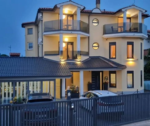 Villa à vendre à seulement 200 mètres de la plage de Medulin en Croatie