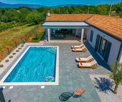 Istria, Labin: Charming home with pool in village