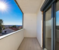 NEU RENOVIERTE WOHNUNG IM ZENTRUM, 150 M VOM STRAND ENTFERNT!