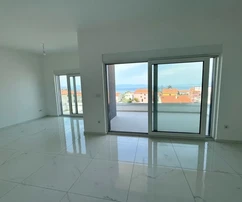 Atrakcyjne mieszkanie z widokiem na morze i ogrodem, w cichej okolicy!