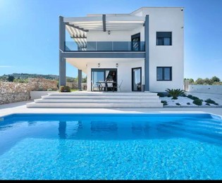 Villa con piscina in vendita a Vodice