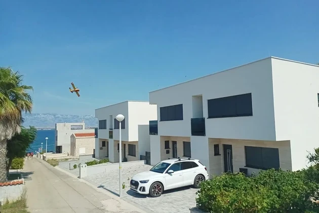 Villa bellamente amueblada a 80 metros del mar en una zona tranquila