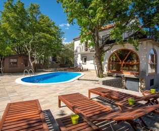 EINFAMILIENHAUS MIT POOL UND MEERBLICK, IN RUHIGER LAGE!