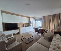 Kroatien - Insel Pag | Luxuriöses Apartment in erster Meereslinie mit Pool und Fitnessraum