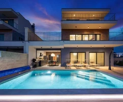 Isztria, Banjole: Modern villa a tenger közelében