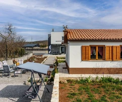 Modern villa medencével eladó Klisben Horvátországban