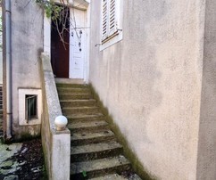 Proprietà ad uso misto nel centro di Sinj in vendita