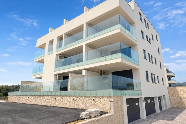 Pag, Povljana, dvoupokojový byt ve špičkové novostavbě, zahrada, 87,27 m²