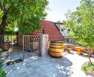 Tenuta in pietra con piscina in vendita a Vrgorac in Croazia