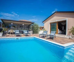 Belle maison de plain-pied avec piscine et grande cour, Istrie, Poreč