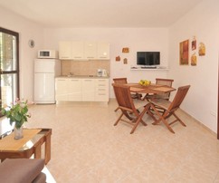 Incantevole casa a Ciovo con piscina e giardino in vendita