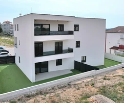 Vodice S1 lakás kerttel, 172,73 m2, csendes helyen