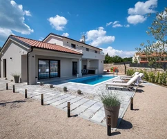 NUOVA CASA INDIPENDENTE CON PISCINA, IN ZONA TRANQUILLA!