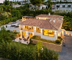 Moderna villa scandinava nel cuore di Nueva Andalucía