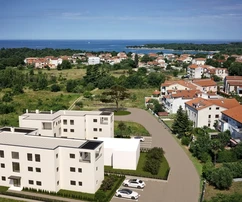 Poreč, Istria: Piso en planta baja con jardín junto a la playa