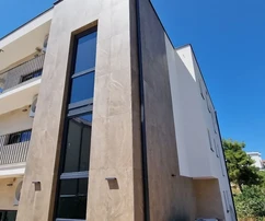 Rogoznica, dom apartamentowy 449 m2, z 3 apartamentami po 124 m2, basen, nowa zabudowa.