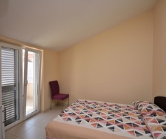 Casa con dos apartamentos en venta en Vodice