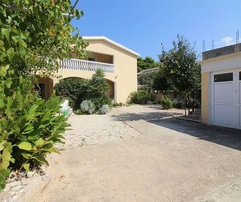 Proprietà familiare a 75 metri dal mare