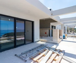 Ático en venta con piscina y vista al mar en Croacia