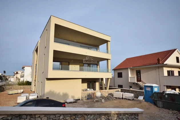 Vodice - Luksusowy penthouse S4 z windą, widokiem na morze, doskonała lokalizacja