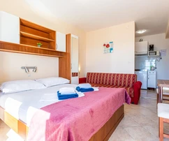 Apartmánový dom na predaj v Baške Vode blízko mora v Chorvátsku