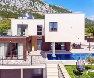 Omiš, Gata, 320 m2-es önálló villa 32 m2-es medencével, 580 m2-es telken
