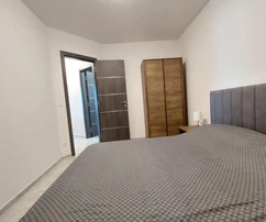 Amplio apartamento de dos niveles en venta en Pješčana Uvala, Croacia