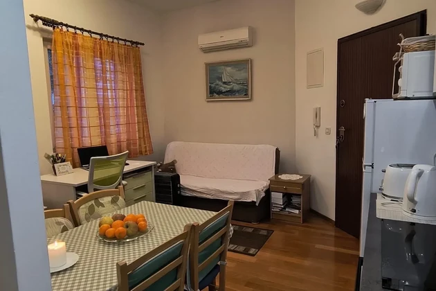 Split, Duilovo, jednopokojový byt 33 m2 s krytým parkovacím stáním