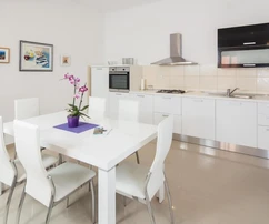 Appartement de deux chambres avec piscine à vendre à Podstrana en Croatie