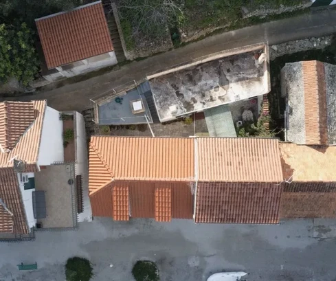 Drvenik Veliki, 2 casas adosadas con garaje, taberna y jardín, en primera línea de mar.