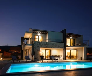 Villa di lusso con piscina in vendita vicino a Sebenico in Croazia