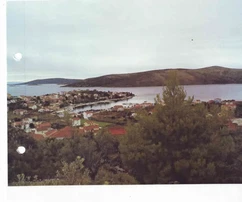 Seget Vranjica, parcela edificable de 1708 m2, vistas al mar