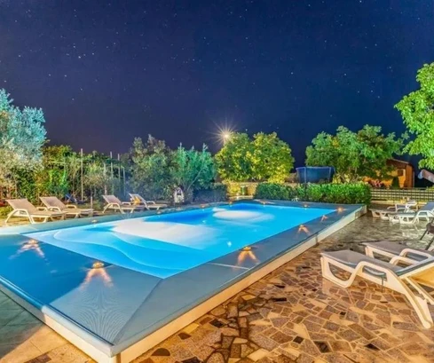 Villa con piscina y dos apartamentos, Istria, Pula