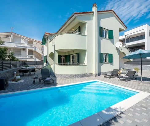 Vodice - Detached house with 2 residential units, heated pool, excellent location