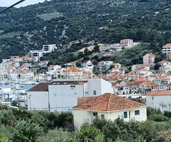 <p>Marina, działka budowlana 974 m2, blisko centrum, prąd, woda, droga asfaltowa</p>