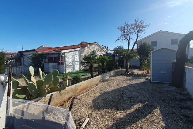 Sorház bungaló kerttel a Vir-sziget déli oldalán