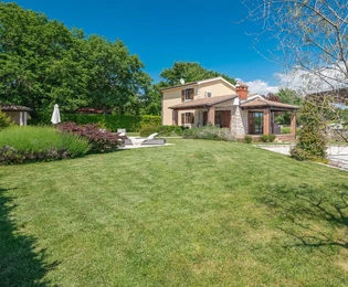 Casa indipendente con piscina disponibile in Istria per l'acquisto in Croazia
