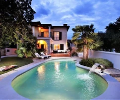 <p>Villa de lujo con piscina, junto al mar, Istria, Umag.</p>