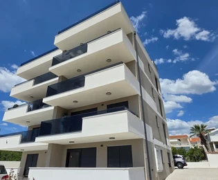 Okrug, 2 hálószobás lakás 63 m², új építésű medencével, földszint