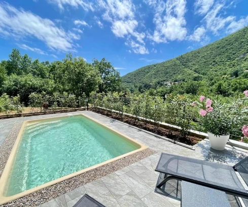 Neubau mit Pool in Mošćenićka Draga zu verkaufen in Kroatien