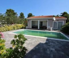 Sótano con un hermoso patio espacioso