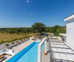 Villa moderna con piscina en venta en Kanfanar, Croacia