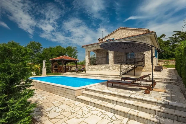 ISTRIA, KAŠTELIR - Urzekająca kamienna willa z basenem