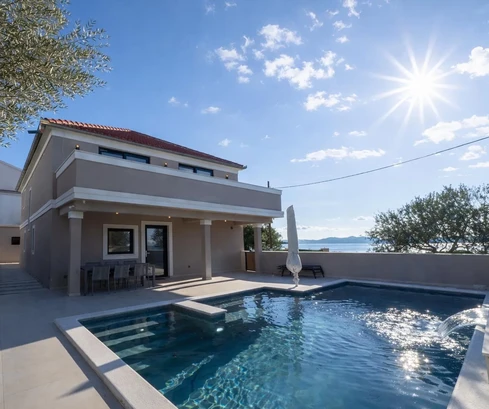 Zadar, Diklo : Villa de luxe en première ligne de mer avec piscine et oliveraie