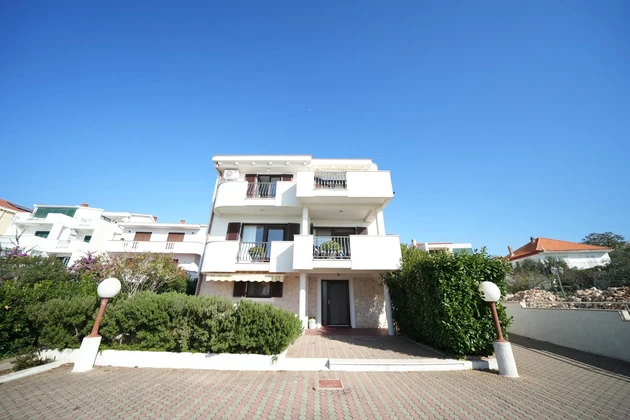 Exklusive Villa in erster Meereslinie in Diklo Zadar zu verkaufen in Kroatien