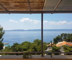 Brela tengerpartjához közel, étteremmel rendelkező villa eladó Horvátországban