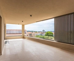 Vodice, ático de lujo con tres dormitorios, 157,59 m², vista panorámica al mar y amplias terrazas
