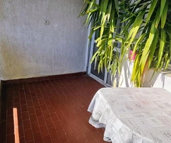 Split, Pujanke three-room apartment of 79 m² in a building and a storage room in the basement